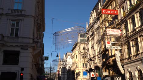Tilt-down-over-famous-Kärtnerstraße-shopping-street-in-Vienna,-Austria