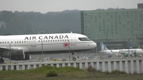 Air-Canada-Airbus-A321-Am-Flughafen