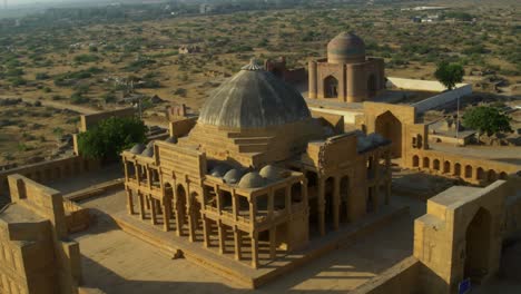 Grab-Von-Isa-Khan-Tarkhan-Auf-Dem-Makli-Hügel-In-Pakistan