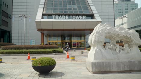 Entrance-Of-COEX-Trade-Tower-In-Gangnam-District-Of-Seoul-In-South-Korea