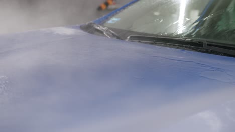 Close-up-of-the-bonnet-rinsing-with-the-lance
