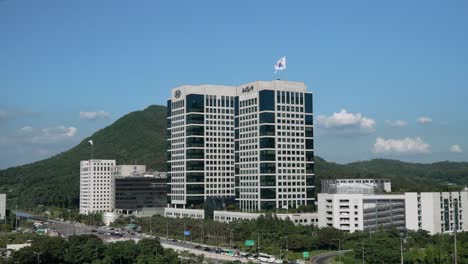 Aerial-view-of-Hyundai-and-Kia-HQ-tower-buildings-in-Seoul