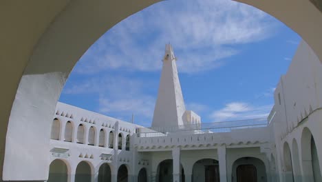 Und-Eine-Moschee-In-M&#39;zab-Ghardaia,-Algerien