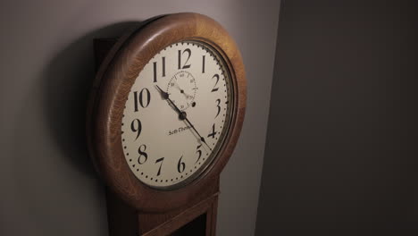 Antique-Wall-Clock-In-Time-Lapse,-High-Angle