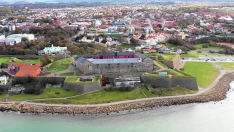 Luftbild-Der-Alten-Festung-Am-Meer