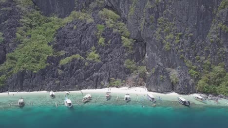 Boats-lined-up-on-edge-of-tropical-island