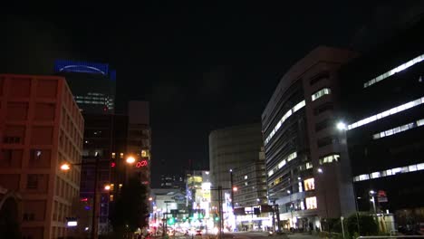 Autos-Passieren-Eine-Kreuzung-In-Tokio,-Japan