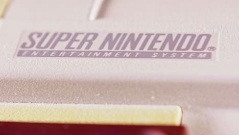 Oberseite-Der-Vintage-Super-Nintendo-Konsole-Nach-Links-Schieben