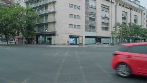 SLOWMO,-Cars-driving-through-intersection-in-Seville,-Spain,-early-morning