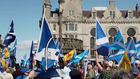 Slow-motion-of-a-crowd-of-Pro-Scottish-Independence-supporters-gather-around-the-Aberdeen-Mercat
