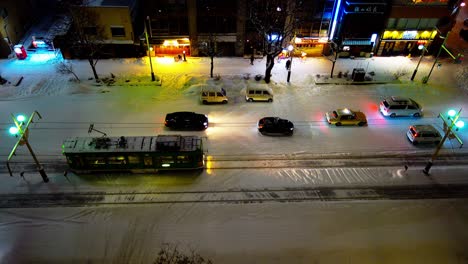 traffic-working-its-way-through-Sapporo-at-night-during-snowfall-in-winter
