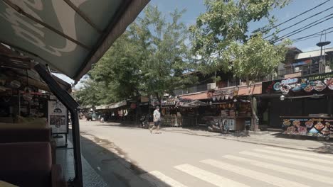 Timelapse-of-Pub-Street-In-the-Daytime