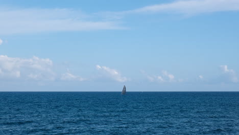 Sail-boat-at-the-horizon-in-the-sea