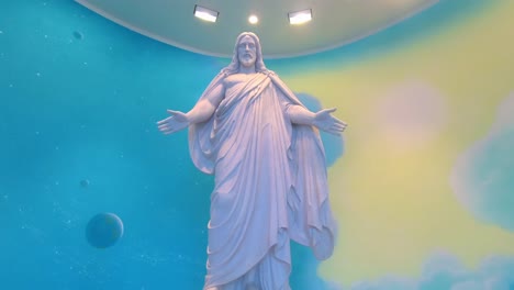 Estatua-De-Jesus-En-El-Templo-De-Laie-Hawaii