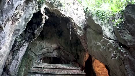 Tourist-visit-cave-at-Marble-mountains,-Da-Nang-Vietnam