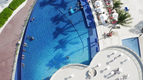 Cancun-Resort-Mit-Karibischen-Stränden-Voller-Algen-Oder-Seetang