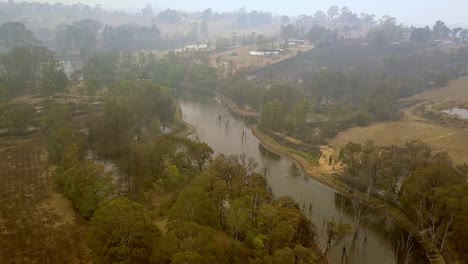 Bush-fire-stops-spreading-as-it-encounters-the-Warragamba-river-edge,-Aerial-drone-flyover-shot