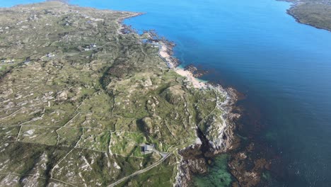 Malerische-Aussicht-Auf-Den-Korallenstrand-In-Connemara,-Irland---Luftaufnahme