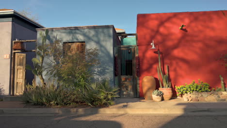 Old-And-Colorful-Historic-Adobe-Homes-In-Tucson,-Arizona,-USA