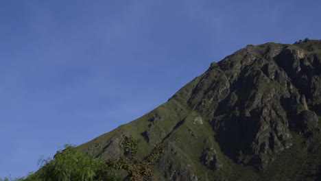 La-Cima-De-Una-Montaña-Que-Cerca-De-Ollantaytambo-En-El-Valle-Sagrado-Del-Perú.