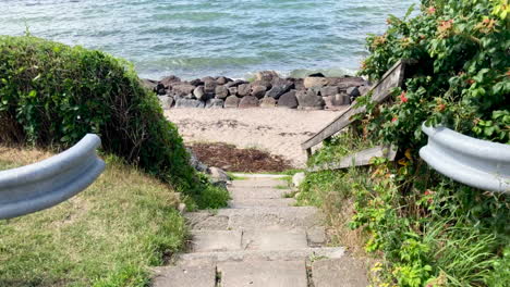 Stufen-Hinunter-Zum-Strandboden