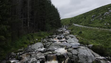 Glenmacnass-River-in-The-Wicklow-Mountains,-Ireland-during-a-cloudy-day
