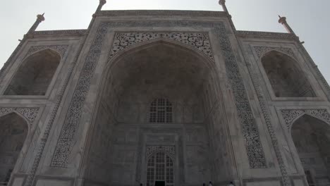 Gorgeous-details-of-the-Taj-Mahal,-ivory-white-marble-mausoleum-in-Agra,-India