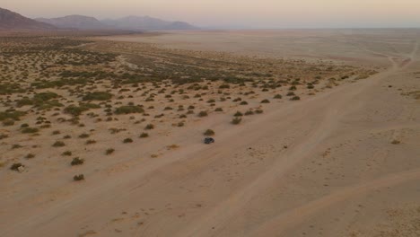 Desert-vehicle,-entering-de-salt-lake-valley,-vehiculo-entrando-al-desierto-de-la-laguna-salada-en-Mexicali-Baja-California-Mexico