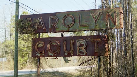 Signo-Del-Motel-Abandonado-Carolyn-Court-En-Carolina-Del-Norte