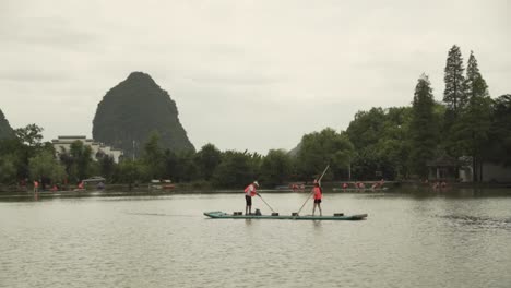 Tourists-on-a-sailing-boat-at-the-lake-Guilin-China