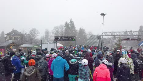 Tourists-and-skiers-queuing-up-to-the-Szrenica-mountain-chairlift-in-Szklarska-Poreba-resort-during-winter-school-holidays,-Karkonosze-mountains,-Poland