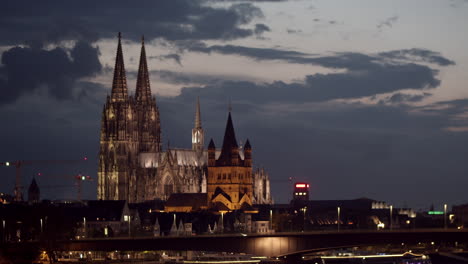 Cologne-skyline-with-cologne-cathedral-and-GroÃŸ-St