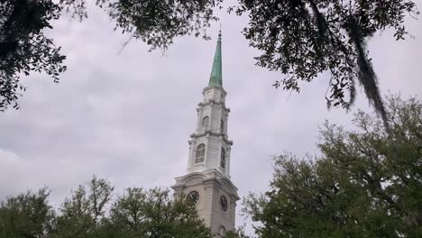 Pan-of-Steeple-at-Independent-Presbyterian-Church-in-Savannah-Georgia
