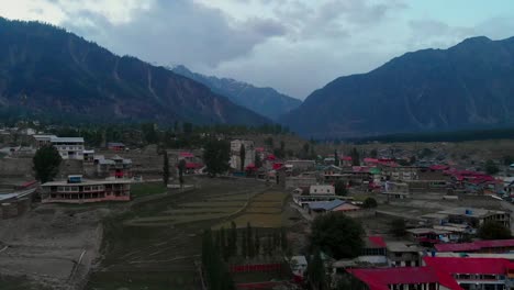 Luftaufnahme-über-Einem-Dorf-Im-Kalam-Tal-In-Pakistan