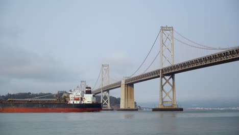 San-Francisco-Bay-Bridge-An-Einem-Bewölkten-Tag,-Kalifornien-08