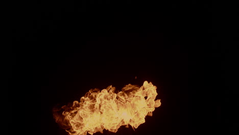 Kontinuierliche-Feuerexplosion-Isoliert-Auf-Schwarzem-Hintergrund,-VFX-Element