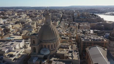 Aerial-Shot-of-the-Cathedral-and-Architecture-of-City-of-Valletta-in-Malta