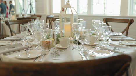 Elegant-white-wedding-reception-dinning-table-setup-at-a-restaurant-venue-at-the-Strathmere-Wedding-venue-and-resort-spa