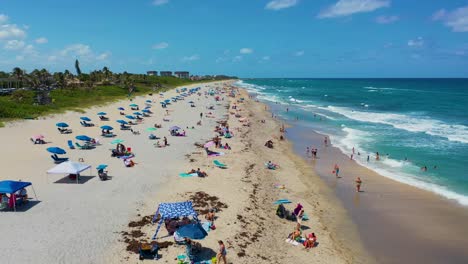 A-crowed-beach-in-South-Florida