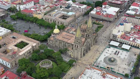 Plaza-Central-En-El-Centro-De-Guadalajara.