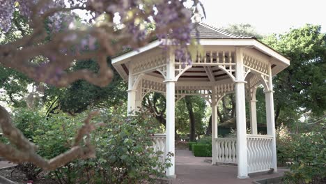Beautiful-gazebo-structure-in-the-middle-of-the-park
