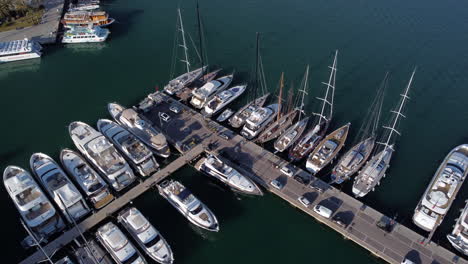 Aerial-tilt-up-shot-of-marina-revealing-city-of-Palma-de-Mallorca,-Spain