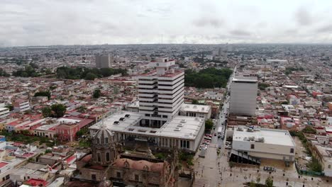 Palacio-Federal,-Oficina-Gubernamental-Cerca-Del-Santuario-De-La-Virgen-De-Guadalupe-En-Guadalajara,-Jalisco,-México