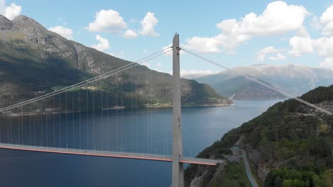 Die-Hardangerbrücke,-Hängebrücke-über-Den-Eidfjord-In-Norwegen