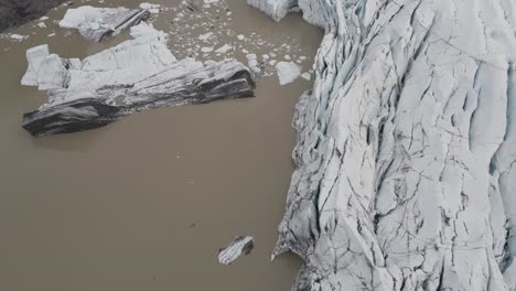 Small-icebergs-in-Svinafellsjokull-Glacier-lagoon,-Iceland