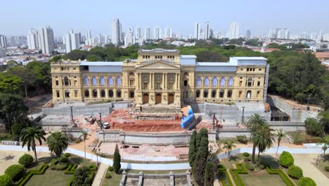 Revealing-from-the-gardens-the-restoration-of-the-Ipiranga-museum-in-Sao-Paulo,-Brazil
