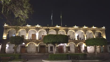 Parque-Antigua-Guatemala-Por-La-Noche.-Municipio-De-Antigua-Guatemala