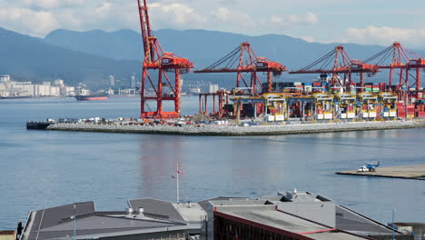 Timelapse-Of-SeaBus-Leaving-And-Arriving-Terminal-With-Gantry-Cranes-At-Vancouver-Centerm-Terminal-In-British-Columbia,-Canada
