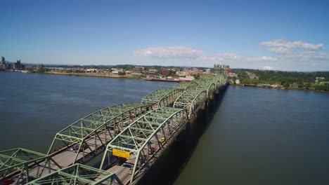 Antena-Del-Puente-Interestatal-Del-Río-Columbia-Mirando-Hacia-Vancouver,-Washington