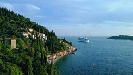 Aerial-shot-of-a-cruise-ship-next-to-a-beach-on-the-Adriatic-Sea,-Croatia